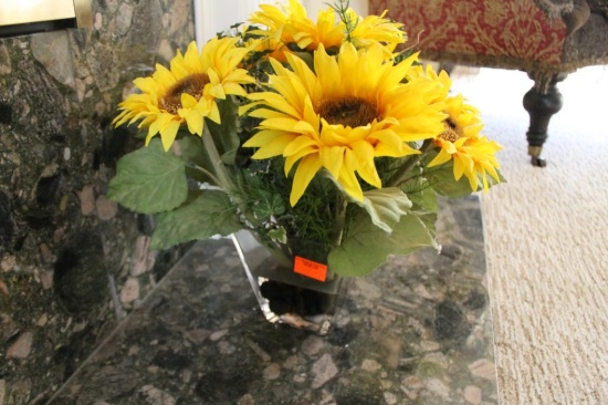 Yellow Sunflower glass vase 3 1/2" base width x 6" top width x 6 ?" tall