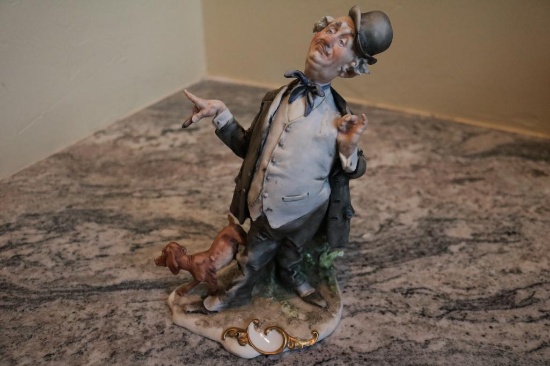 Porcelain piece of a man pointing, C Glle 99017 by G Cappe Italy