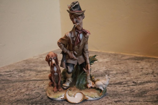 Porcelain piece of a man with a gun over his shoulder, S Gllle 99011 Italy
