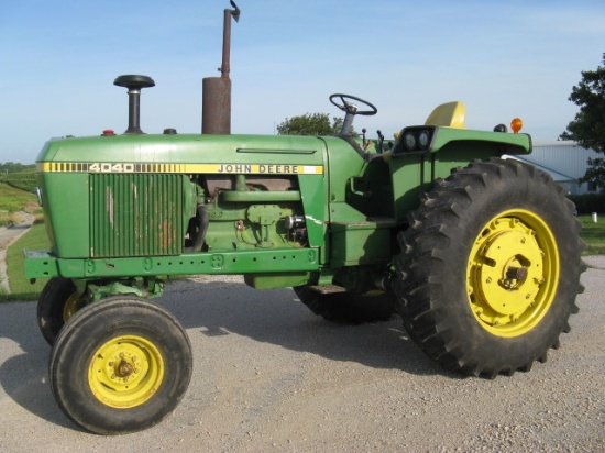 John Deere 4040