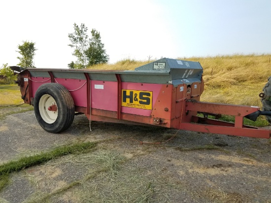 H&S 235 Manure Spreader. 2 speed drive. Poly floor and sides. Good apron. G