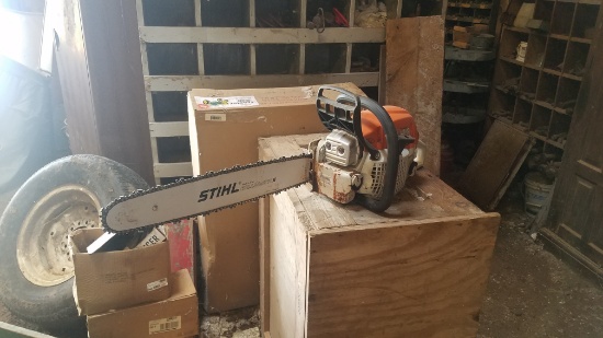 Stihl MS291 Chainsaw with 20" bar and scabard. Like New, only used a couple