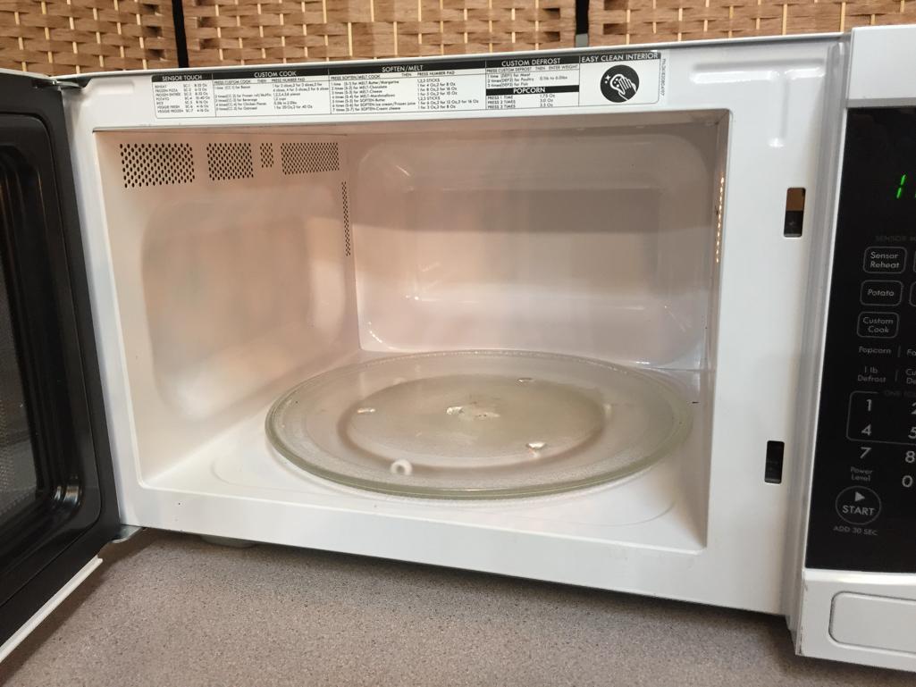 Kenmore Microwave - White, 1.1 cubic ft, 1100 watts, Lightly Used -  Hatboro, PA Patch