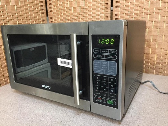 Sanyo EM-S6588S 1000W Countertop Microwave Oven