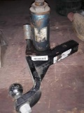 Drop hitch slider and hydraulic bottle jack