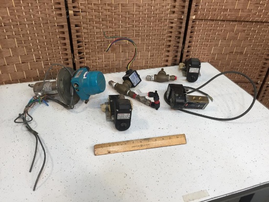 Tescom ER3000SV-1 Electronic Pressure Controller & 26-2064D24A270 Regulator / Solenoid Valves - 6pcs