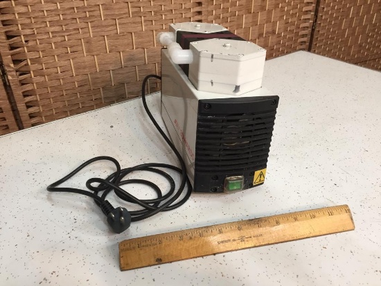KNF Neuberger Edwards PM13195-820.3 Laboratory Diaphragm Vacuum Pump