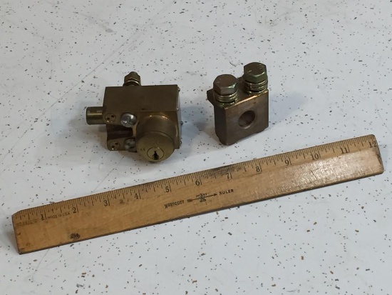 The Superior Interlock S105813Y Lock Switch NO KEY