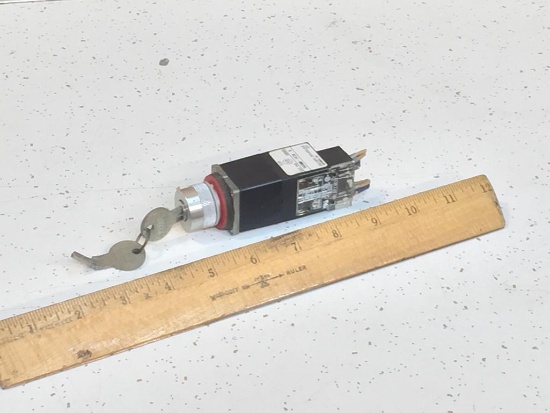 Allen Bradley 800MR-J47B Key Operated Selector Switch