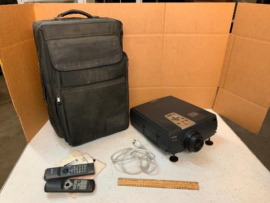 Epson PowerLite 7300 Multimedia Projector with Carrying Case