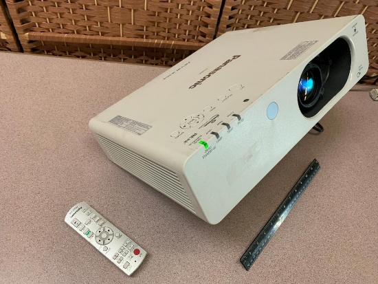 Panasonic PT-FW430U HDMI Video Projector