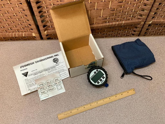 Omega DPG8000-30 General Purpose Digital Pressure Gauge 30 psi
