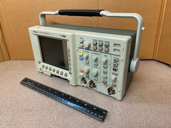 Tektronix TDS3052 2 Channel Color Digital Oscilloscope 500MHz 5GS/s