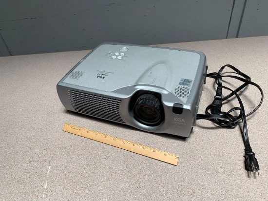 Hitachi CP-X430 Multimedia LCD Video Projector 394 hours Lamp