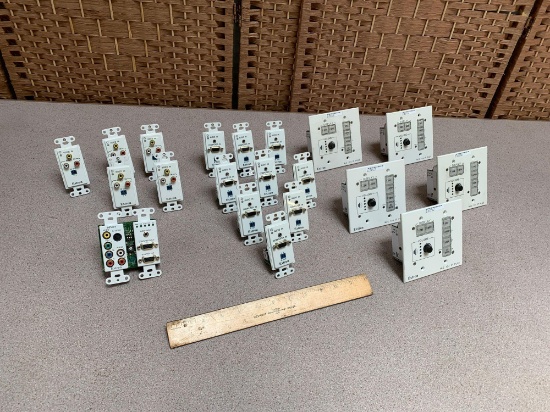 Extron MLC 104 IP Plus Media Link Controllers / VGA & Composite Video Input Wallplates