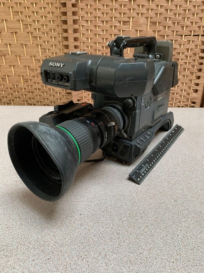 Sony DXC-537 3CCD Color Video Camera Hi8 / Canon Zoom Lens