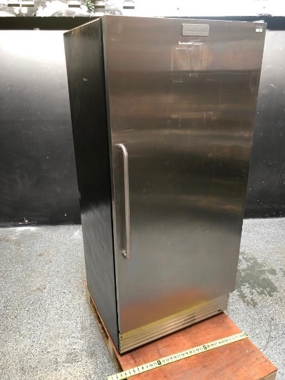 Frigidaire FCRS201RFB4 Commercial Refrigerator 32x30x71