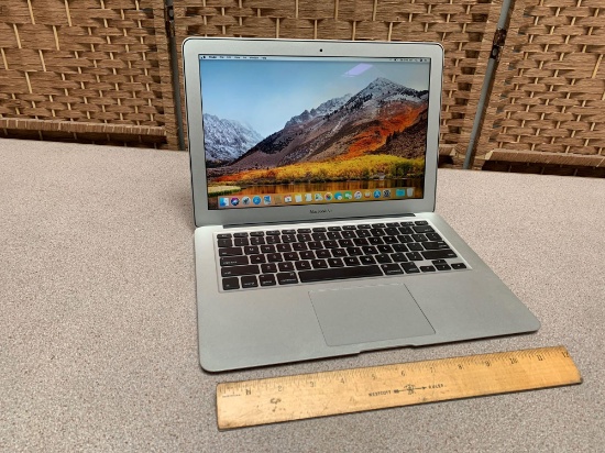 Apple MacBook Air A1369 13.3in LCD Intel i7 1.8GHz 4GB 250GB Wifi Bt WebCamera High Sierra Laptop