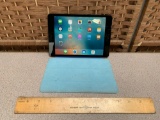 Apple iPad Mini A1432 7.9in / 32GB Tablet w/ Screen Protector