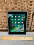Apple iPad 4 A1458 32GB Tablet 9.7in LCD