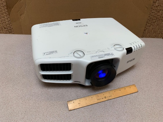 Epson PowerLite Pro G6450WU H535A 3LCD / 4500 Lumens Full HD Video Projector