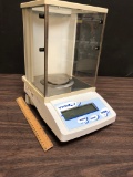 Ohaus / VWR Scientific ALW204 200grams Precision Balance Scale