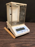 Ohaus / VWR Scientific ALW204 200grams Precision Balance Scale