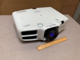 Epson PowerLite Pro G6470WU H701A 3LCD / 4500 Lumens Full HD Video Projector