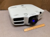 Epson PowerLite Pro G6470WU H701A 3LCD / 4500 Lumens Full HD Video Projector