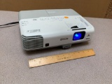 Epson PowerLite 935W H565A 3LCD / 3700 Lumens Video Projector
