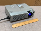 Hitachi CP-X380 3LCD 2000 Lumens Video LCD Projector