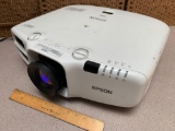 Epson PowerLite Pro G6470WU 3LCD / 4500 Lumens Full HD Video Projector