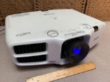 Epson PowerLite Pro G6450WU 3LCD / 4500 Lumens Full HD Video Projector