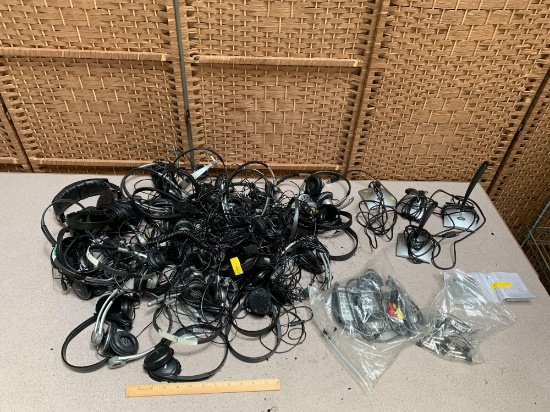 Assorted Headphones Headsets & Microphones Logitech / Egghead