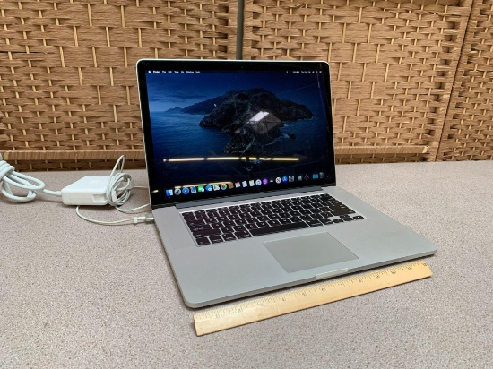 Apple A1398 15.4in MacBook Pro Quad Intel i7 16GB 256GB Flash Catalina Laptop