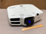 Epson PowerLite Pro G6470WU H701A 3LCD / 4500 Lumens Full HD Video Projector