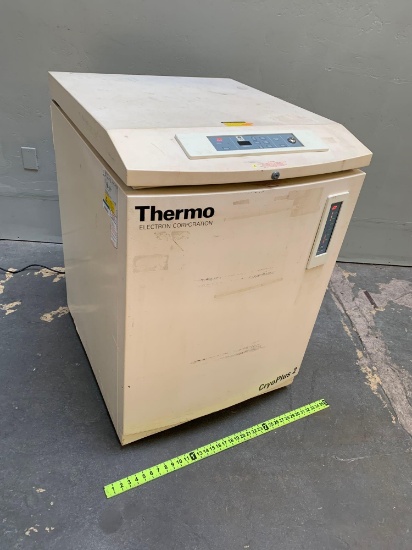 Thermo Scientific CryoPlus 2 / Liquid Nitrogen Cryogenic Storage System
