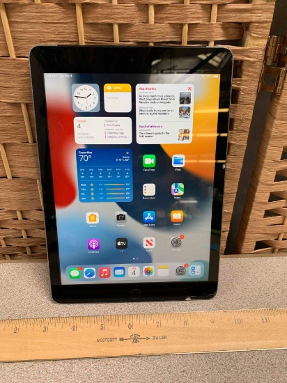 Apple A1823 MP282LL/A 5th Gen iPad Wifi + Cellular 128GB