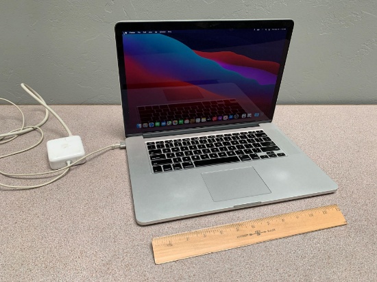 Apple A1398 15.4in LCD MacBookPro Laptop Quad Core i7 2.5GHZ 16GB 500GB Flash Mac OS Big Sur