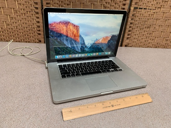 Apple A1286 15.4in LCD MacBookPro Laptop Core 2 Duo 2.4GHZ 4GB 320GB Mac OS El Capitan