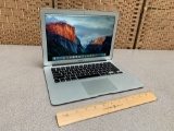 Apple A1369 13.3in LCD MacBookAir Laptop Intel i5 1.7GHz 4GB 251GB Flash Mac OS El Capitan