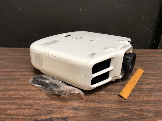 Epson PowerLite Pro G6470WU 4500 lumens HDMI LCD Video Projector
