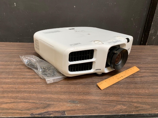 Epson PowerLite Pro G6470WU 4500 lumens HDMI LCD Video Projector