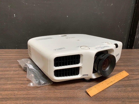 Epson PowerLite Pro G6470WU 4500 lumens HDMI LCD Video Projector