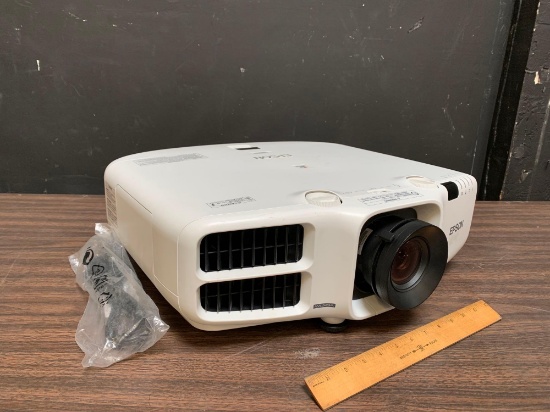 Epson PowerLite Pro G6470WU 4500 lumens HDMI LCD Video Projector