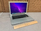 Apple MacbookAir 13.3in LCD Laptop 1.8GHz Dual Core Intel i5 8GB 251GB Flash Wifi / BT Monterey