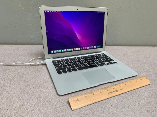 Apple MacBookAir7,2 A1466 13.3"LCD 1.8GHz Dual Core Intel i5 8GB 251GB Flash Mac OS Monterey