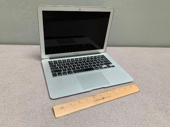Apple MacBookAir7,2 A1466 13.3"LCD 1.8GHz Dual Core Intel i5 8GB 251GB Flash Mac OS Monterey