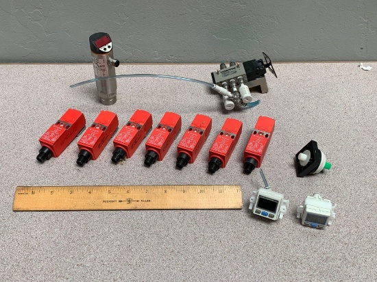 12pcs - Industrial Components / Safety Switches / Pressure Switches / Valves SMC IFM
