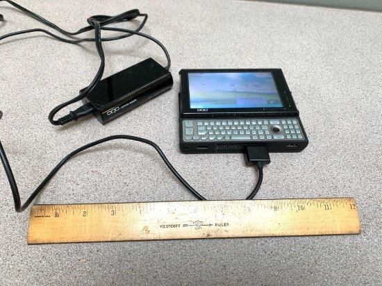 OQO Model 02 5" LCD Mini Computer Via C7-M 1.6GHz 1GB 120GB Win XP